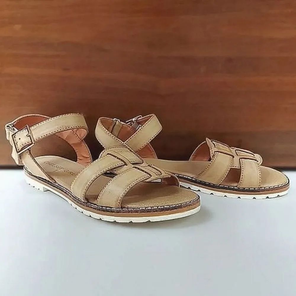 Chelsee Girl Diane oatmeal faux leather sandals 6.5